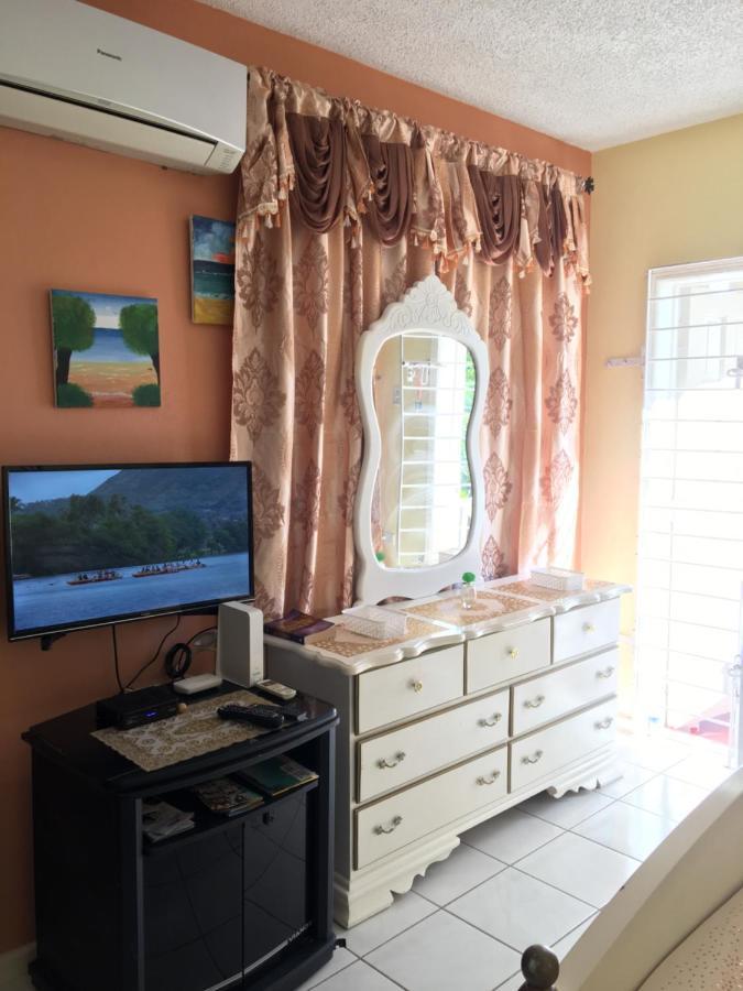 #D1 castle STUDIO WIFI KING bed Ocho Rios Jamaica Exterior foto