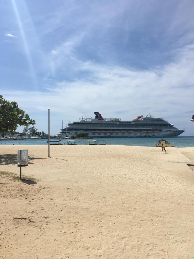 #D1 castle STUDIO WIFI KING bed Ocho Rios Jamaica Exterior foto